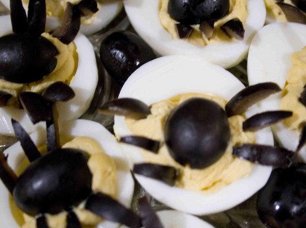 Halloween: Huevos rellenos con araña