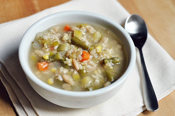 Sopa de arroz y verduras