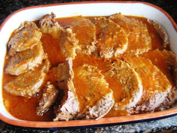 Cadera de cerdo asada con salsa