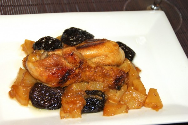 Pollo con salsa de ciruelas y reducción de vinagre balsámico de Jerez