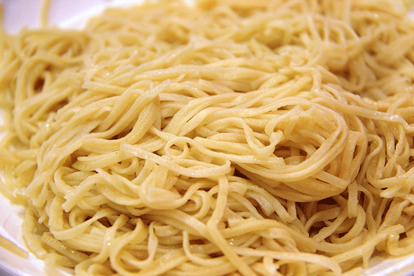 Espaguetis en salsa de limón