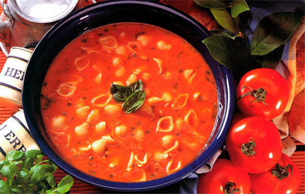 Sopa de tomate con pasta