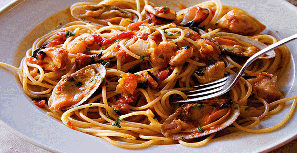 Espaguetis con moluscos y crustáceos