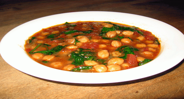 Sopa de tomate con garbanzos