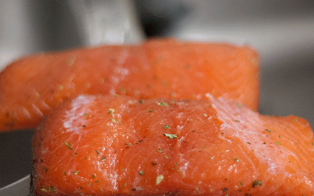 Tronco de salmón marinado