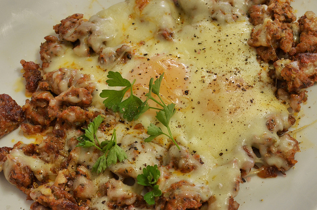 Carne Picada Con Queso Y Huevo